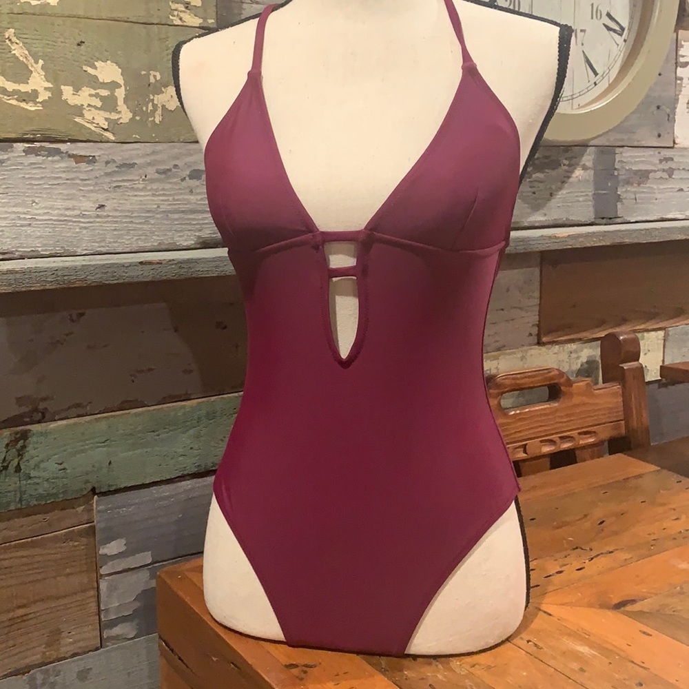 One-piece swimsuit by Cupshe - Picture 8 of 14